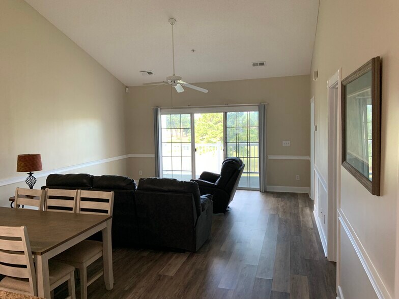 Building Photo - 4815 Orchid Way