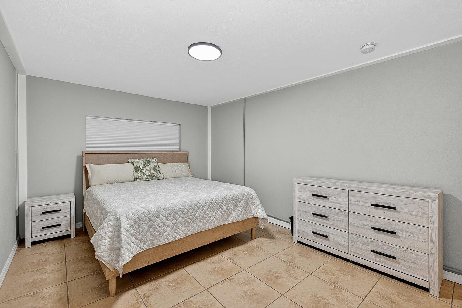 Building Photo - 324 Avenida Madera