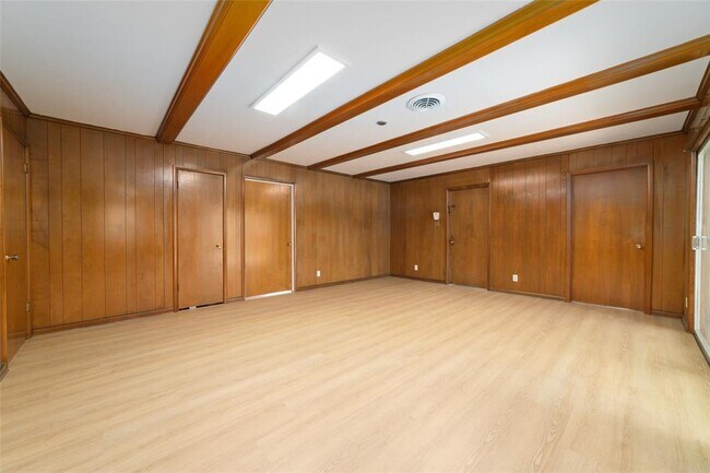 Building Photo - 7615 Barberton Dr