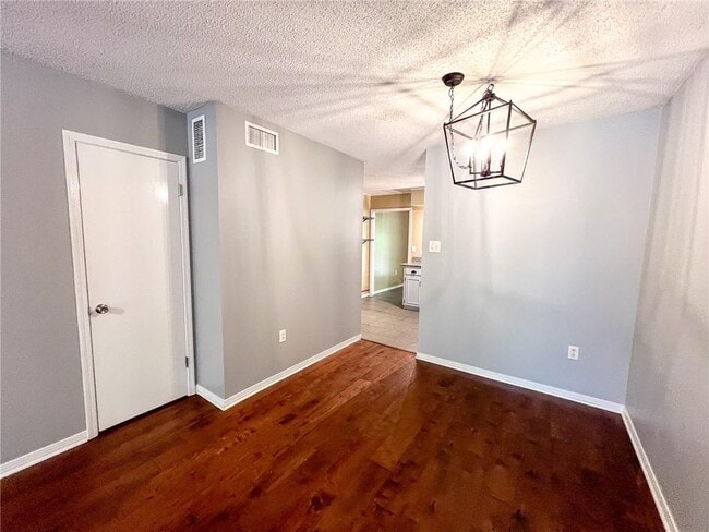 Building Photo - 953 Dickenson Ave