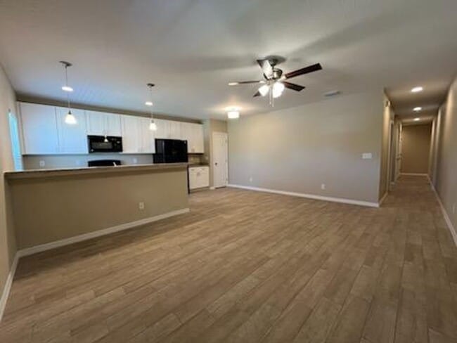 Building Photo - 3 Bed 2 Bath