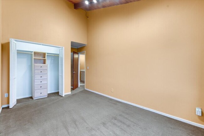 Building Photo - RIVERFRONT CONDO IN LONGVIEW