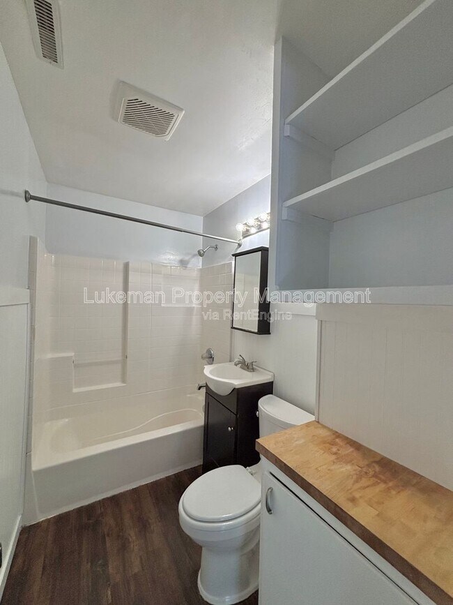 Building Photo - 217 Wallace Ave