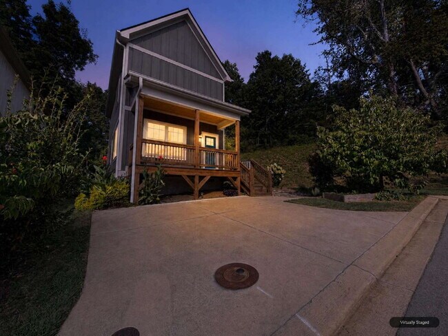 Building Photo - 2 Bed/2.5 Bath Home for Rent in Weaverville, NC