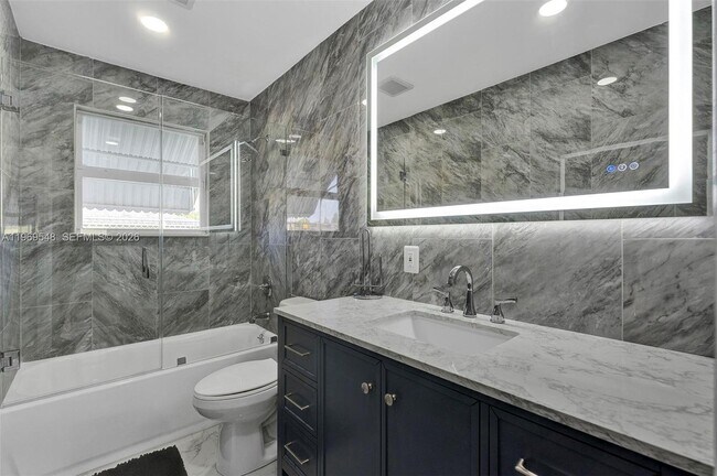 Building Photo - 860 NW 207th St