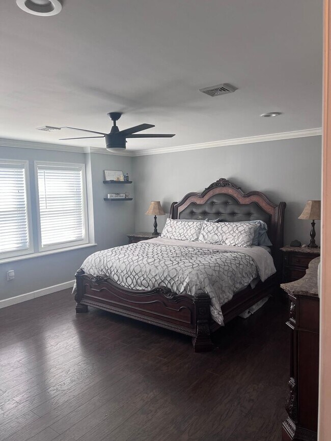 Building Photo - 724 Anna Pl