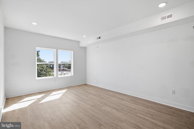 Building Photo - 669 N 39th St