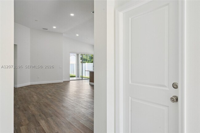 Building Photo - 1296 Moselle Ave