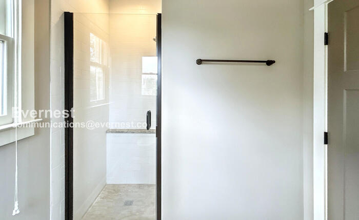 Building Photo - 1501C 9th Ave N