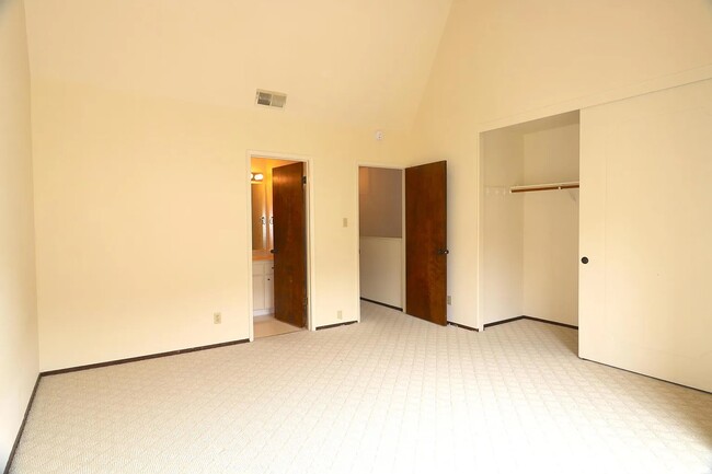 Building Photo - 128 Galewood Cir