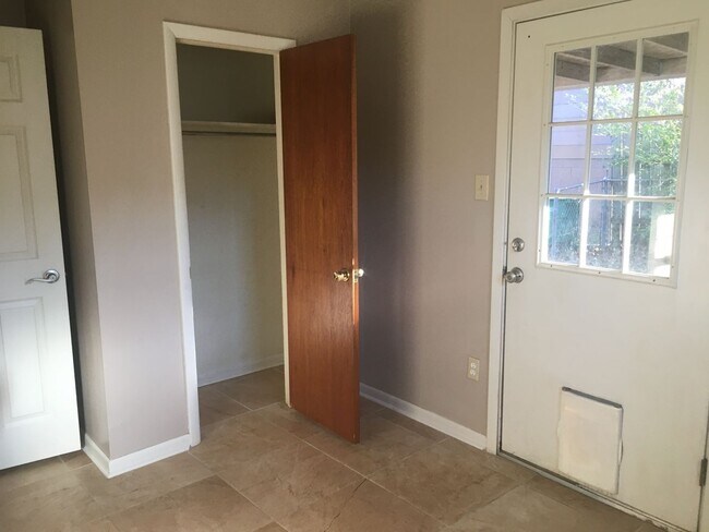 Building Photo - Sherwood rental!