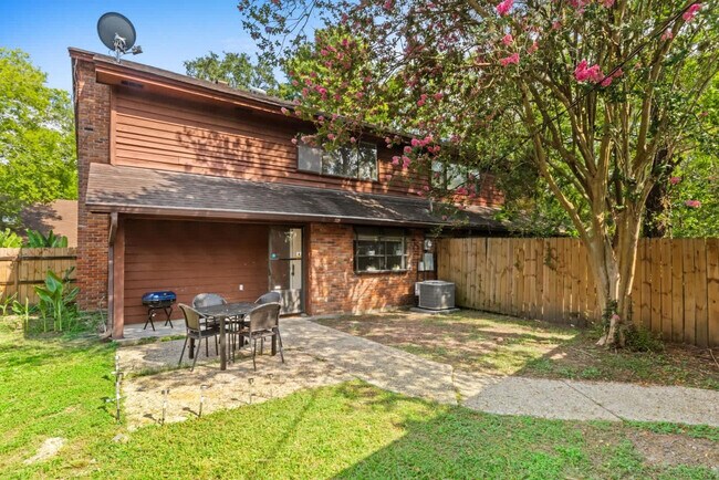 Building Photo - 1274 Sharlo Ave