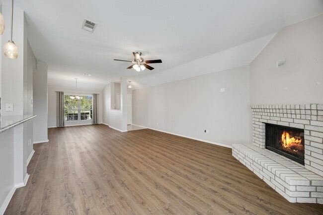 Building Photo - 2271 Fieldcrest Dr