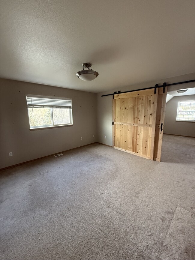 Building Photo - 335 N Roy Cir