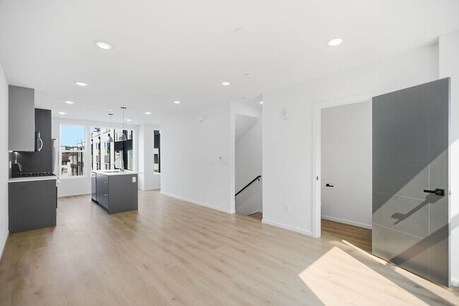 Building Photo - 12512 C 35th Ave NE