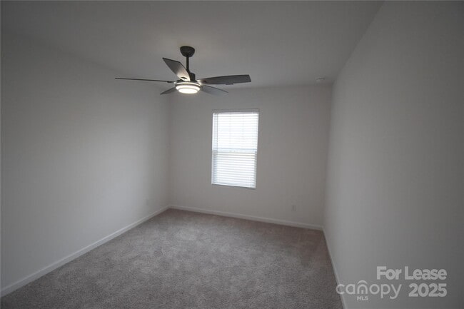 Building Photo - 752 Kitfox Dr NW