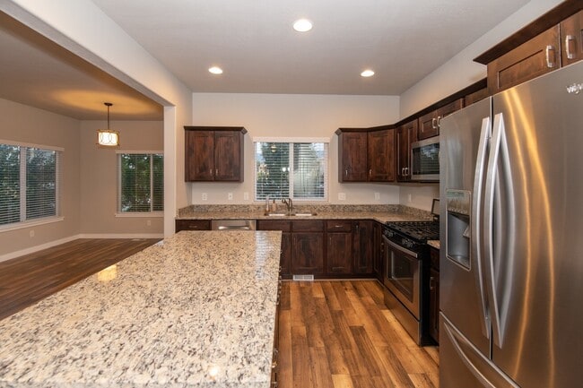 Building Photo - Beautiful Home in Midvale!