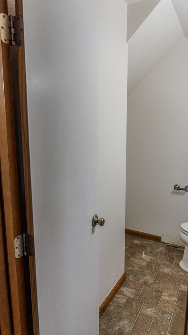 Building Photo - Updated 3-Bedroom Townhouse in Convenient ...