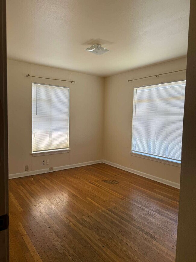 Building Photo - 419 Rosemont Dr