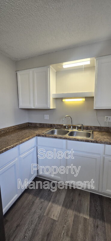 Building Photo - 3914 Maplecrest Rd