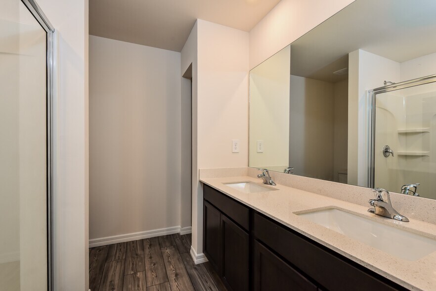 Building Photo - 873 Youngreen Dr