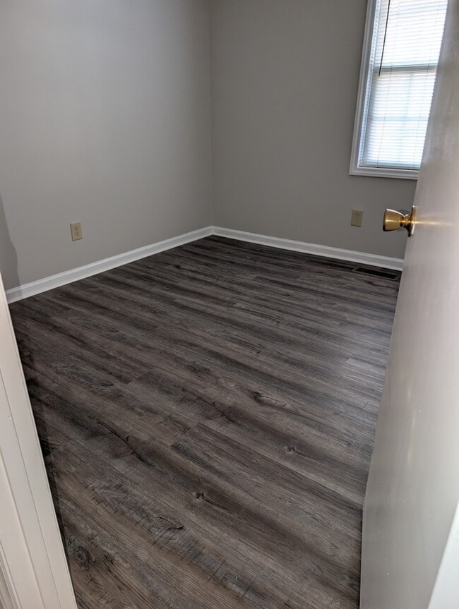 Building Photo - 2110 Shamrock Dr E