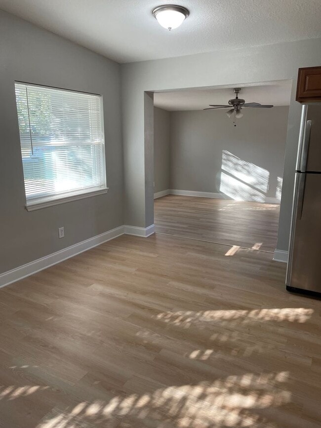 Building Photo - Winter Park 3 Bedroom 2 Bath Renovated!