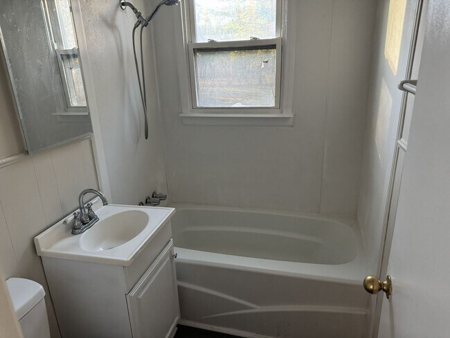 Building Photo - 117 Kenneth Blvd