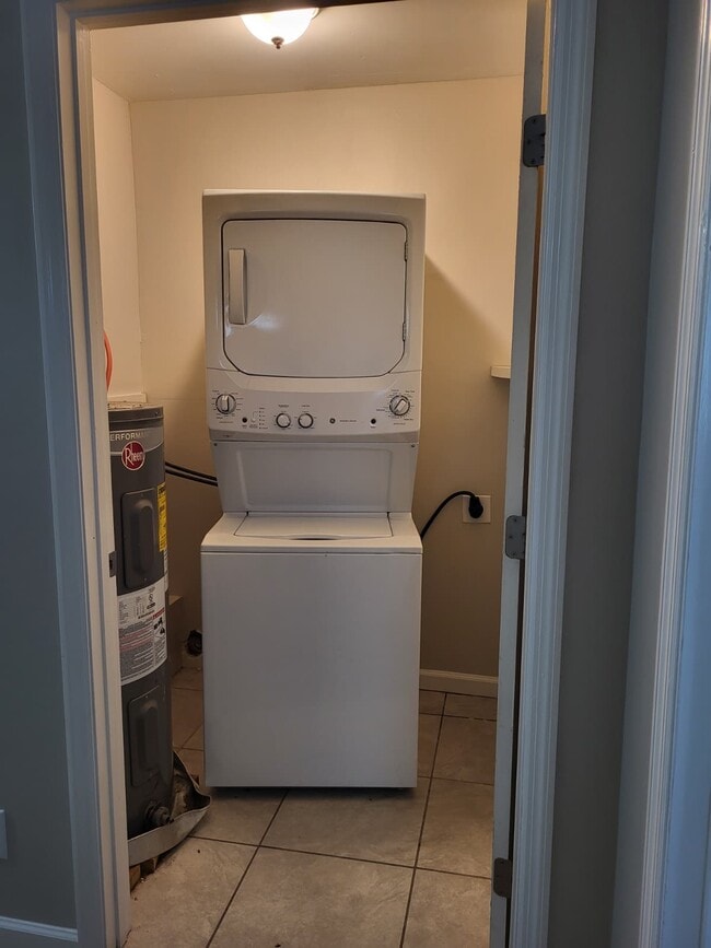 Building Photo - 3107 Andros Dr SW