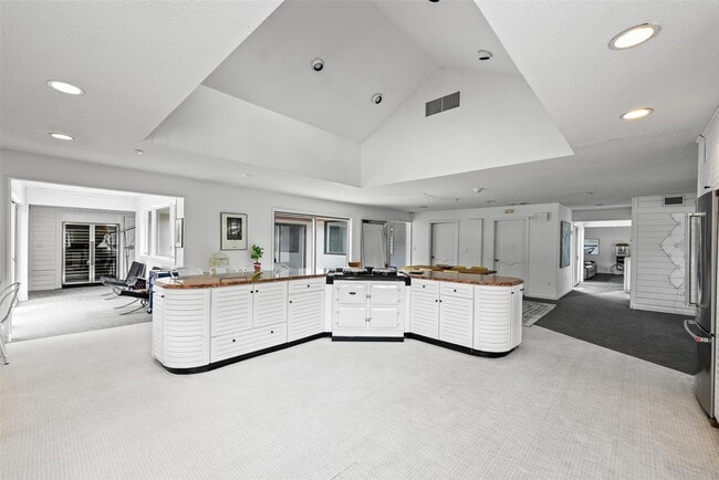 Building Photo - 10 Paradise Ln