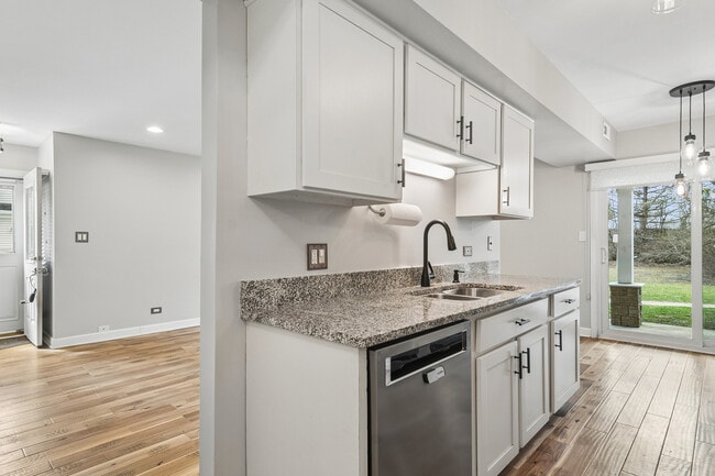 Building Photo - 452 Kennedy Pl