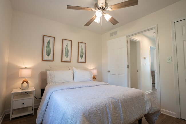 Building Photo - 411 Bromwell Dr