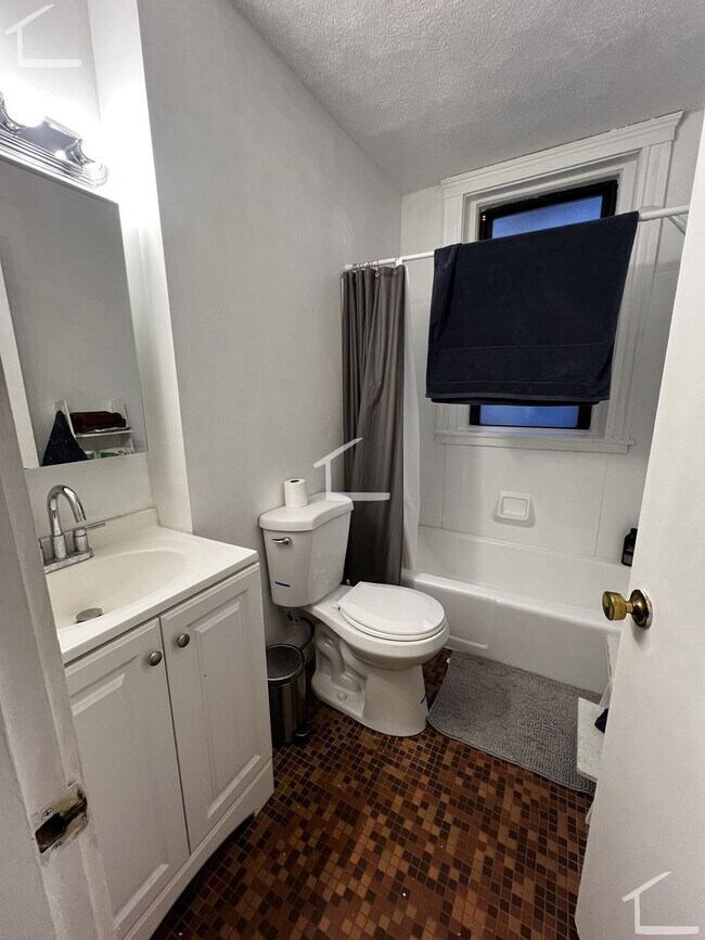 Building Photo - Two bed two bath in Fenway!!