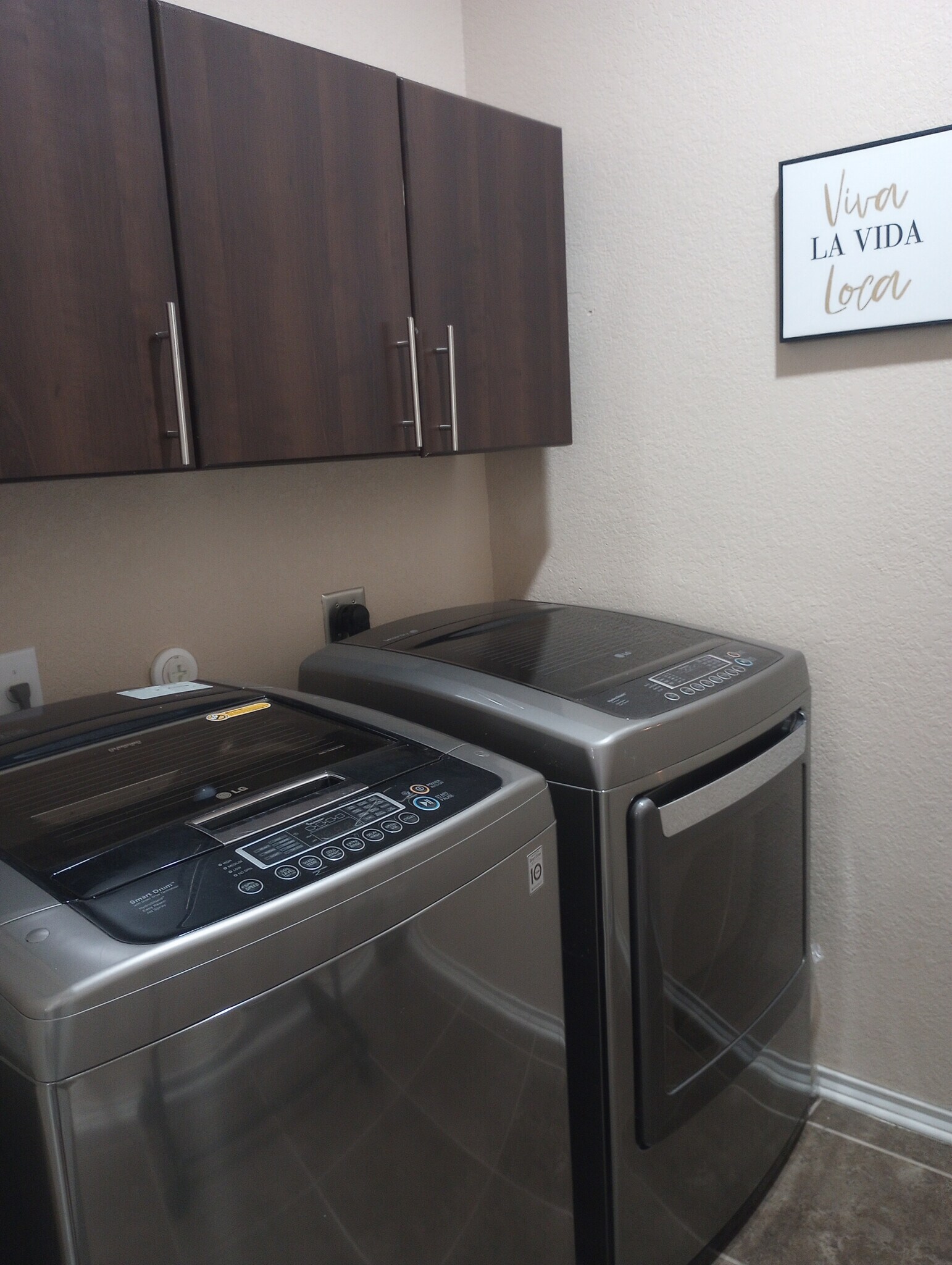 Building Photo - Room in House on Arabian King