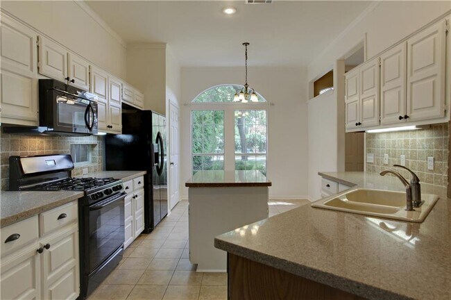 Building Photo - 1905 Kinney Ave