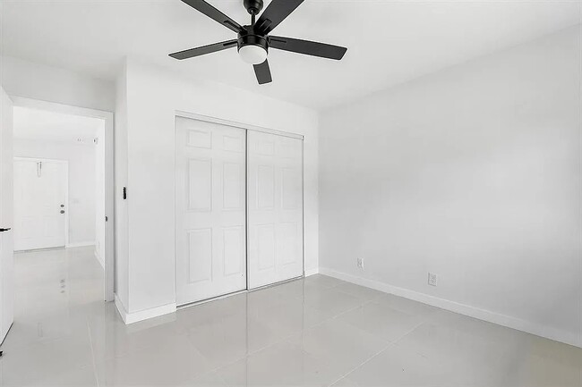 Building Photo - 1901 NW 14th Ave