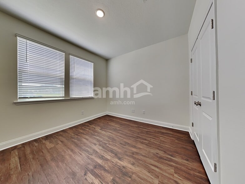 Building Photo - 267 Banyan Frst Dr