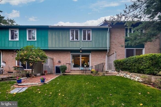 Building Photo - 10305 Crimson Tree Ct