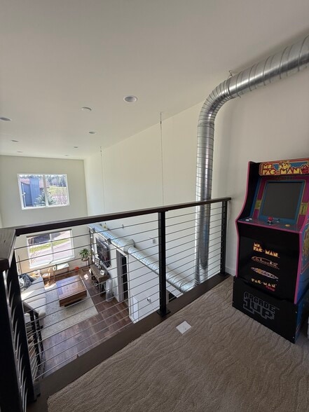 Upper Loft - 128A Hawthorne Ct