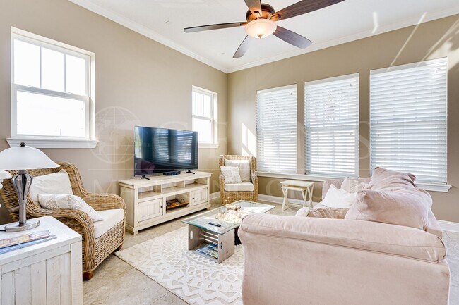 Building Photo - Welcome to Coastal Living at its Finest!