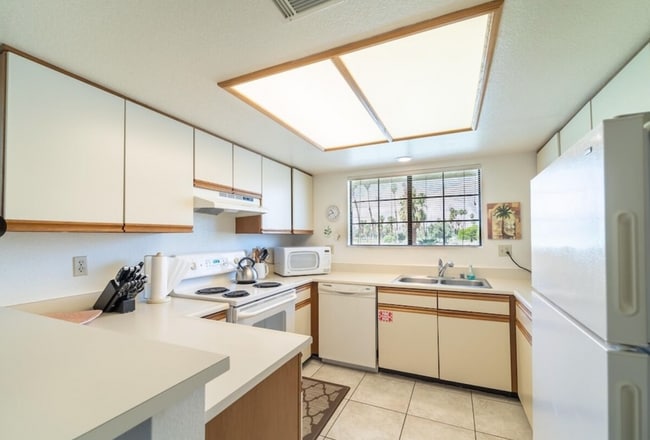Building Photo - 505 S Farrell Dr