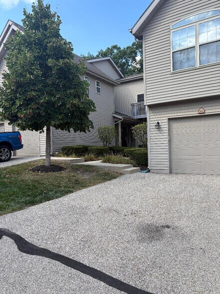 Primary Photo - 500 Edwards Blvd