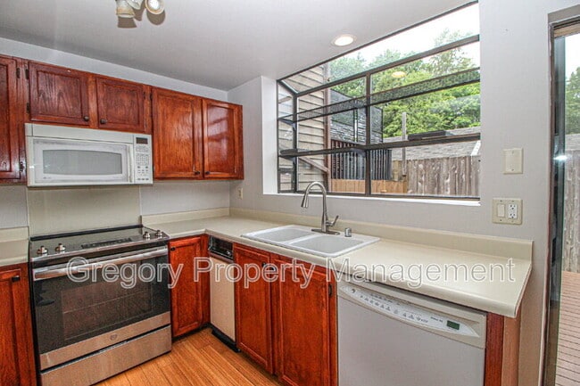 Building Photo - 9828 NE 137th St