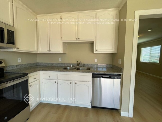 Building Photo - 2214 Newcastle Ct