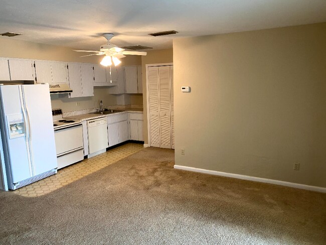 Building Photo - 4802 Tudor Dr