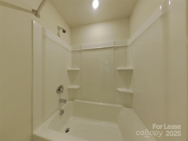 Building Photo - 139 Queenshall Rd