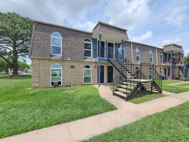 Building Photo - Magnolia Vista