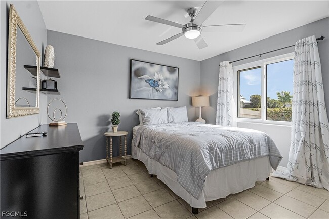 Building Photo - 4002 Oasis Blvd