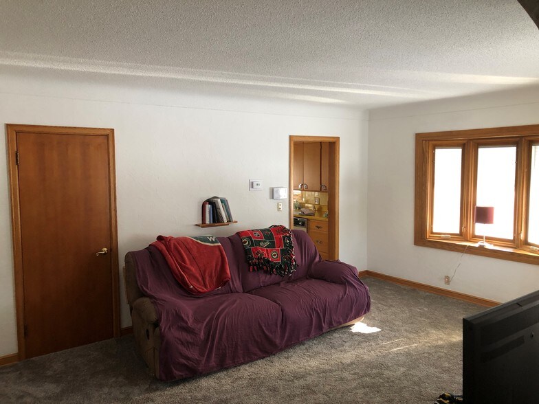 Primary Photo - 825 5th Ave S