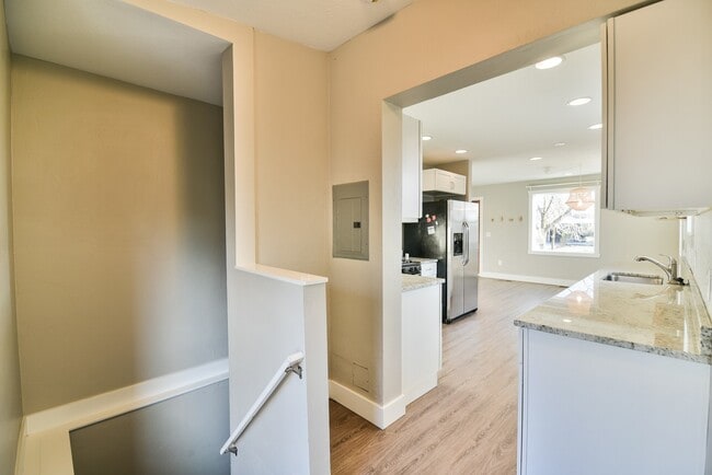 Building Photo - Beautiful Spacious Home in Sugarhouse!